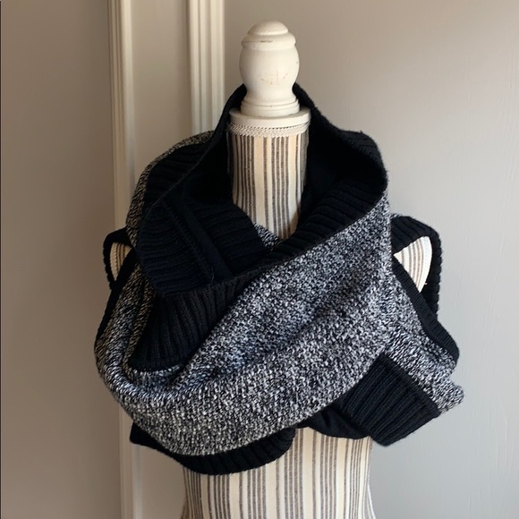 Lululemon Cozy Yogi Infinity Scarf multiuse merino - Picture 4 of 5